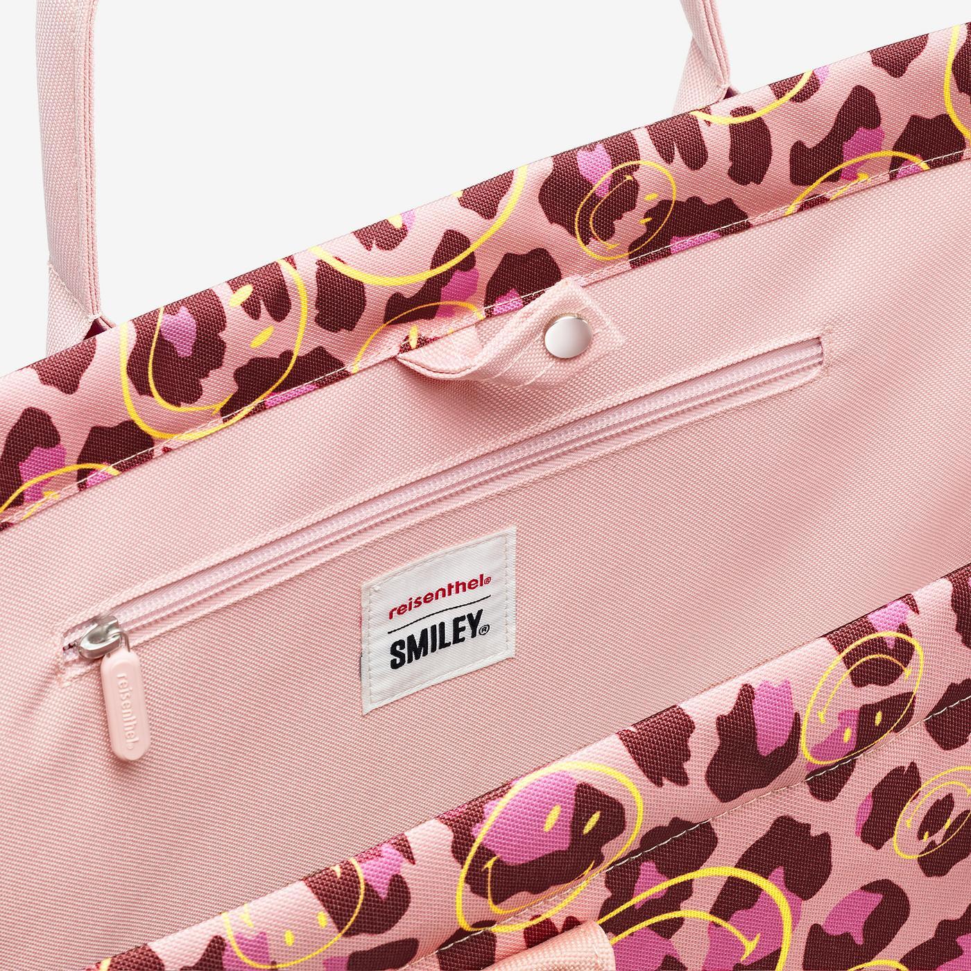 Daily Shopper - Smiley Leo Blush