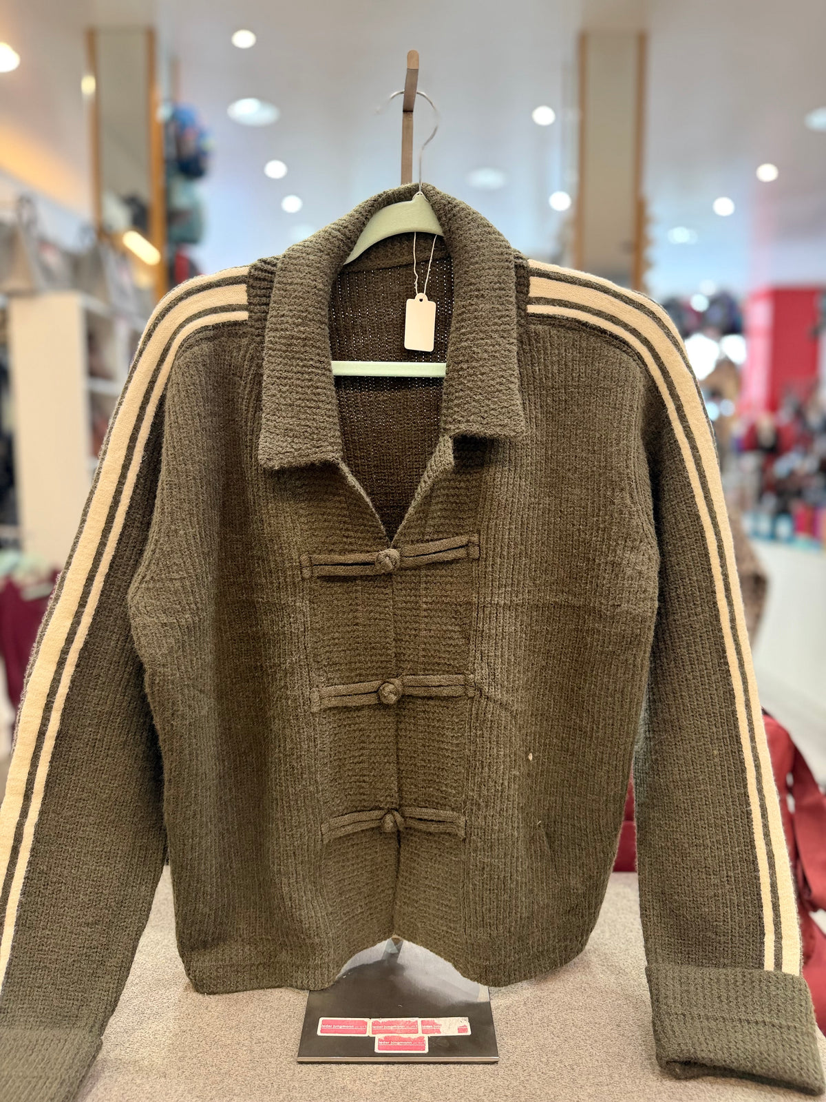 Strickjacke "Knöpfchen" - Verschiedene Farben