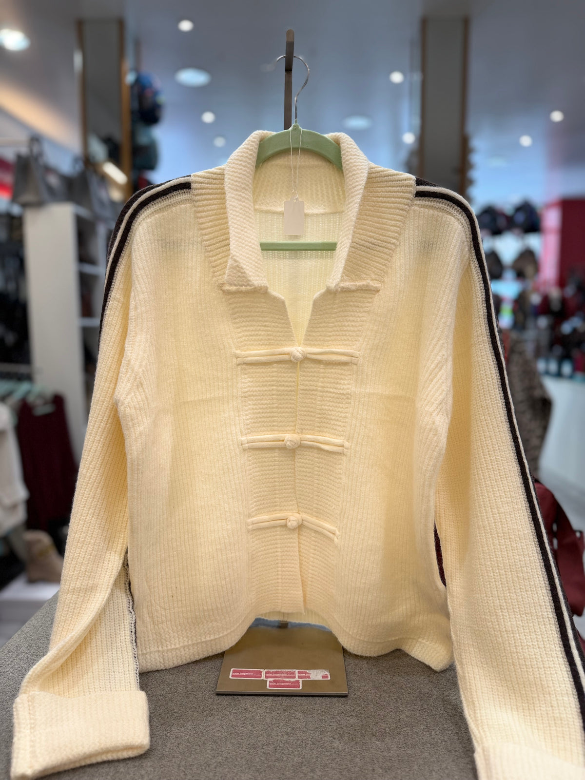 Strickjacke "Knöpfchen" - Verschiedene Farben