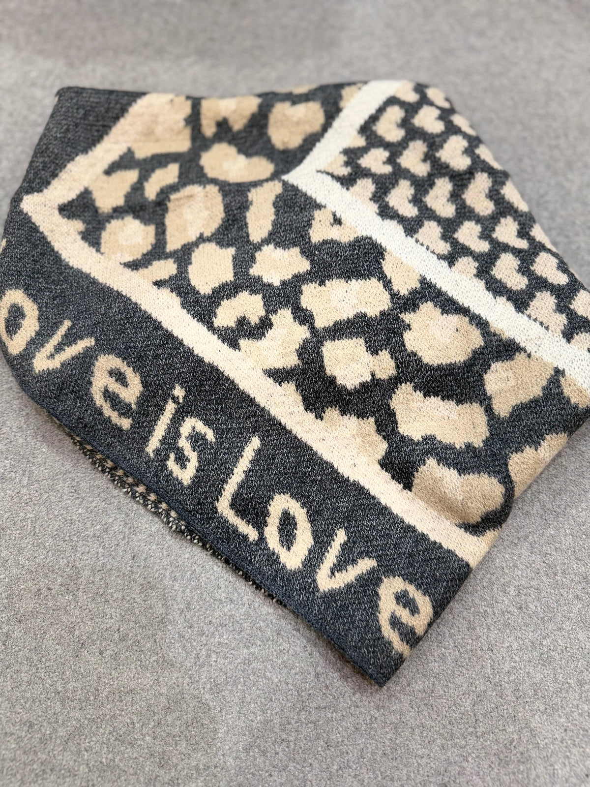 Dreieckschal "Leo Love" - Verschiedene Farben